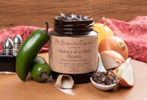 Chutney de cebola picante, fabricado por A Senhora das Especiarias, localizada em Gonçalves e comercializado na loja virtual de e-Especiarias.