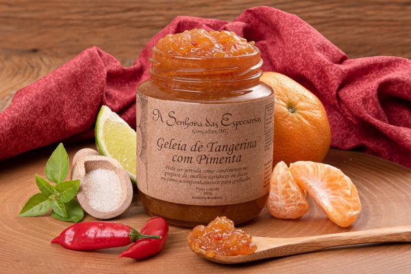 Geleia de tangerina com pimenta, fabricada por A Senhora das Especiarias, localizada em Gonçalves e comercializada na loja virtual de e-Especiarias.