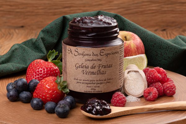 Geleia de Frutas Vermelhas, fabricada por A Senhora das Especiarias, localizada em Gonçalves e comercializada na loja virtual de e-Especiarias.